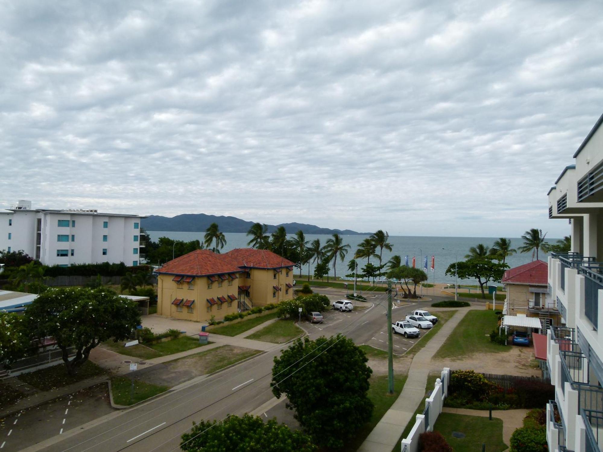 Madison Ocean Breeze Apartments Townsville Bagian luar foto