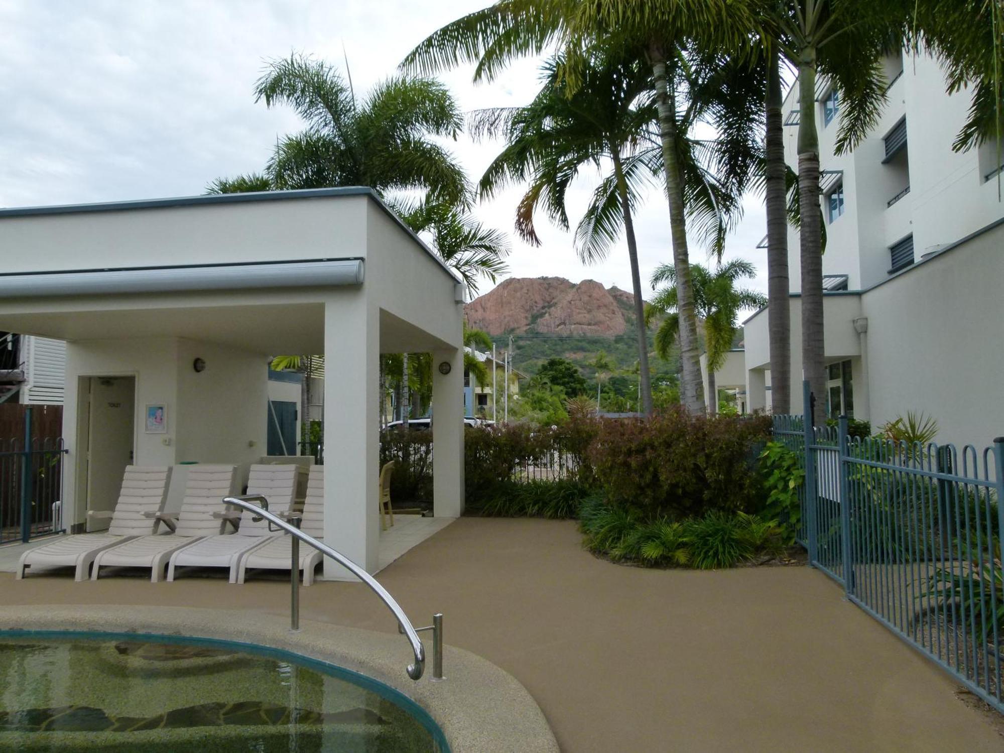 Madison Ocean Breeze Apartments Townsville Bagian luar foto