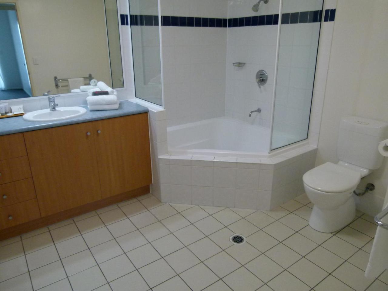 Madison Ocean Breeze Apartments Townsville Bagian luar foto